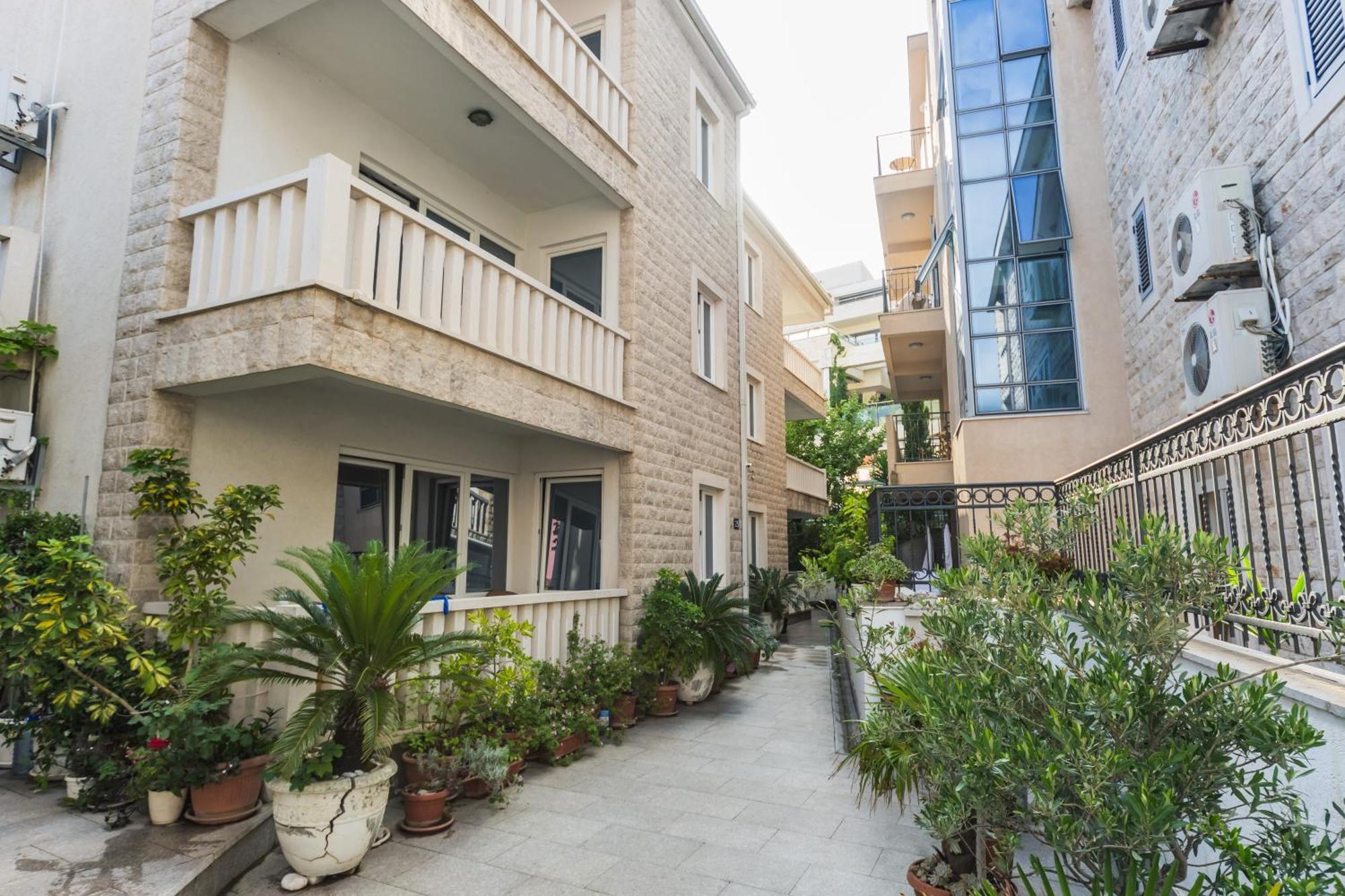 Apartments Franicevic Petrovac 外观 照片