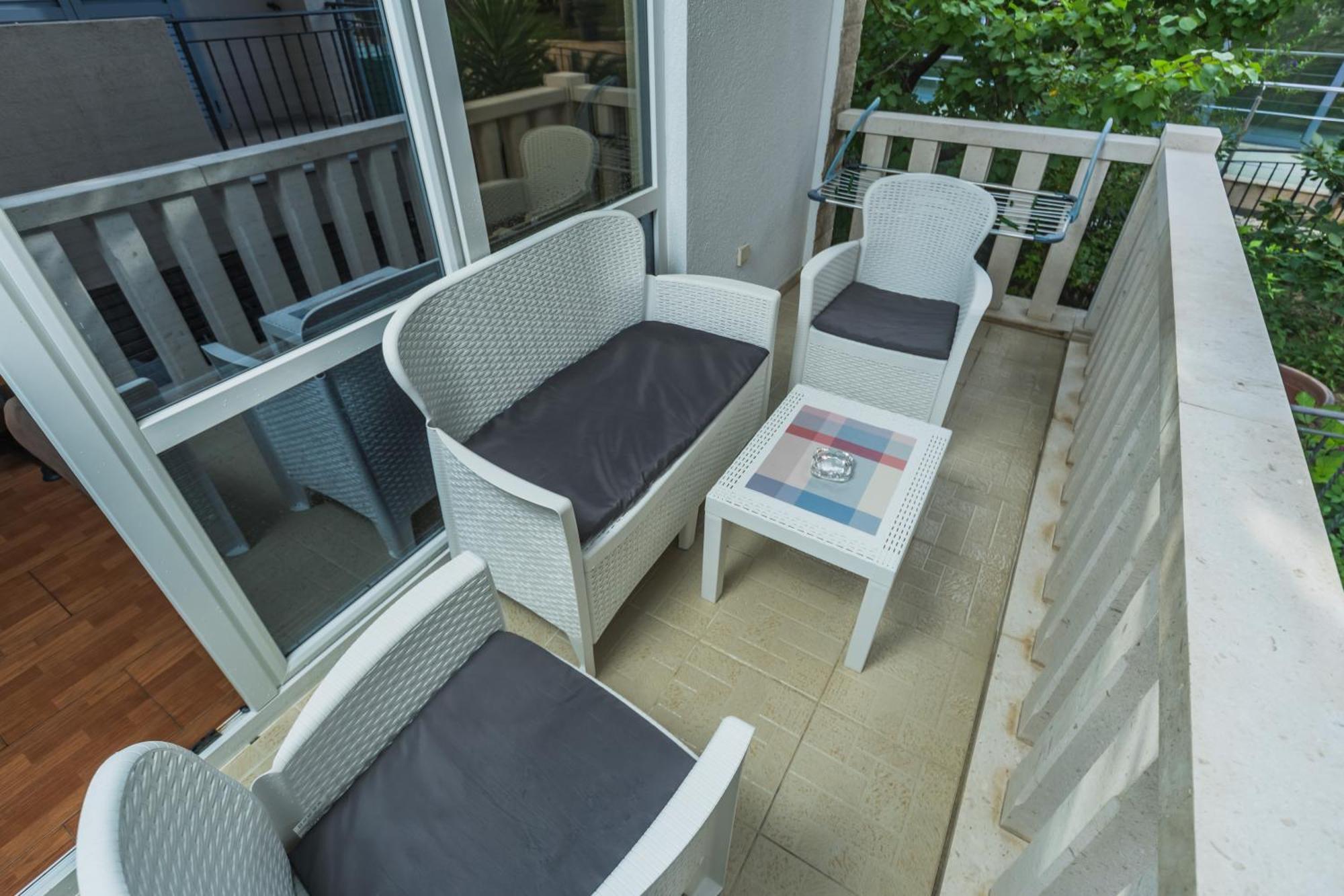 Apartments Franicevic Petrovac 外观 照片