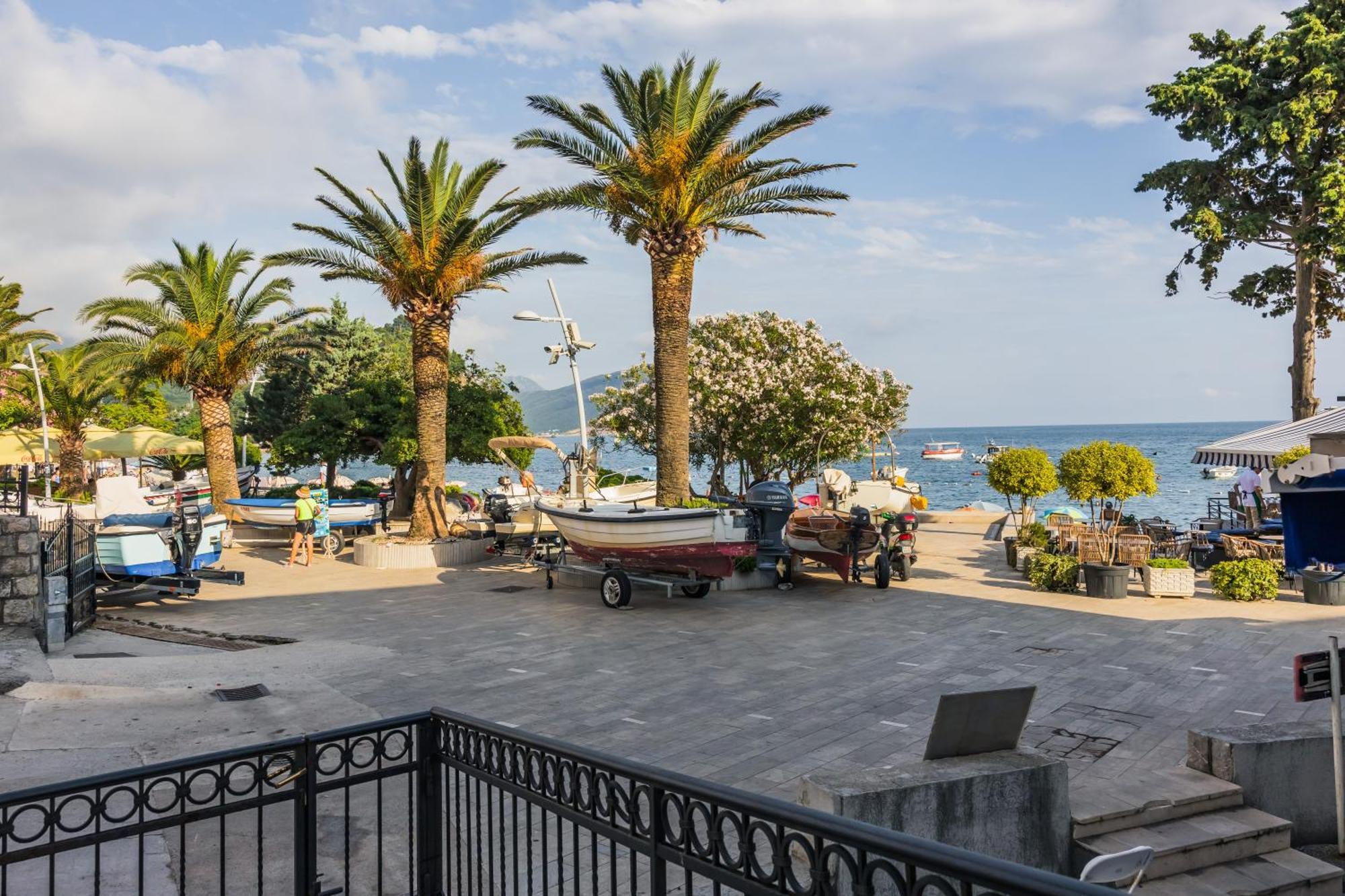 Apartments Franicevic Petrovac 外观 照片