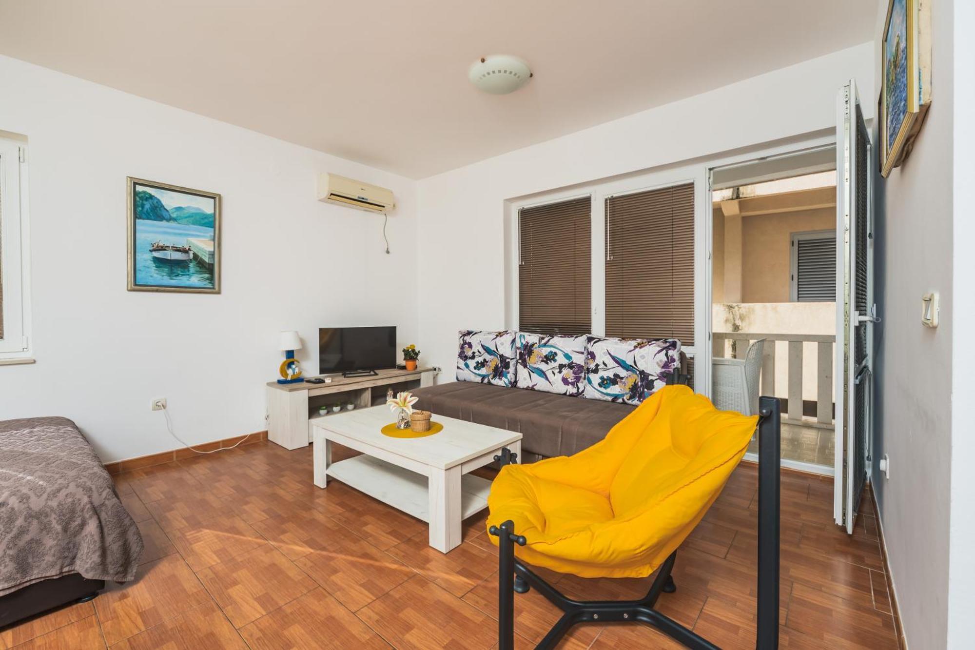 Apartments Franicevic Petrovac 外观 照片
