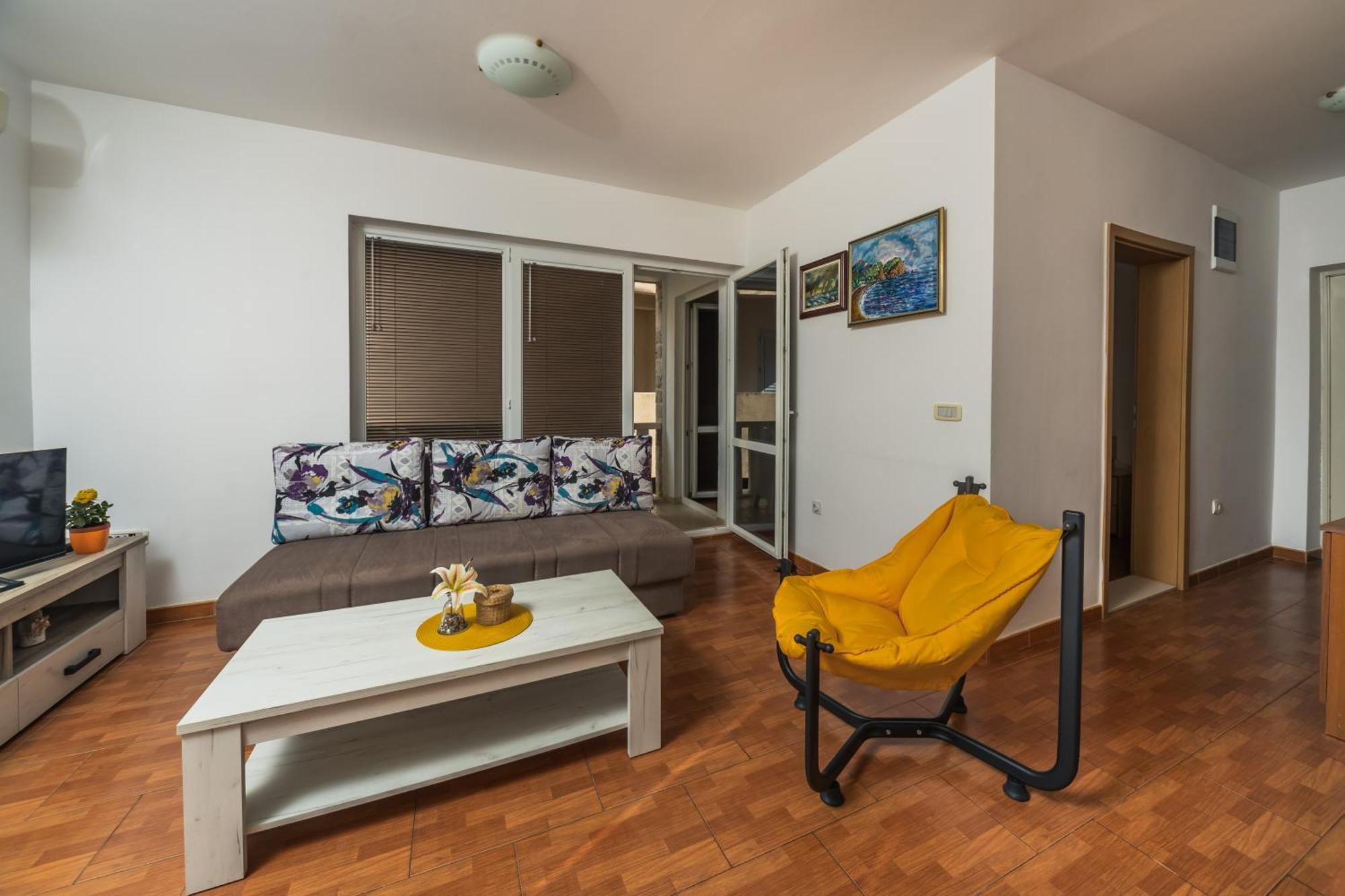 Apartments Franicevic Petrovac 外观 照片