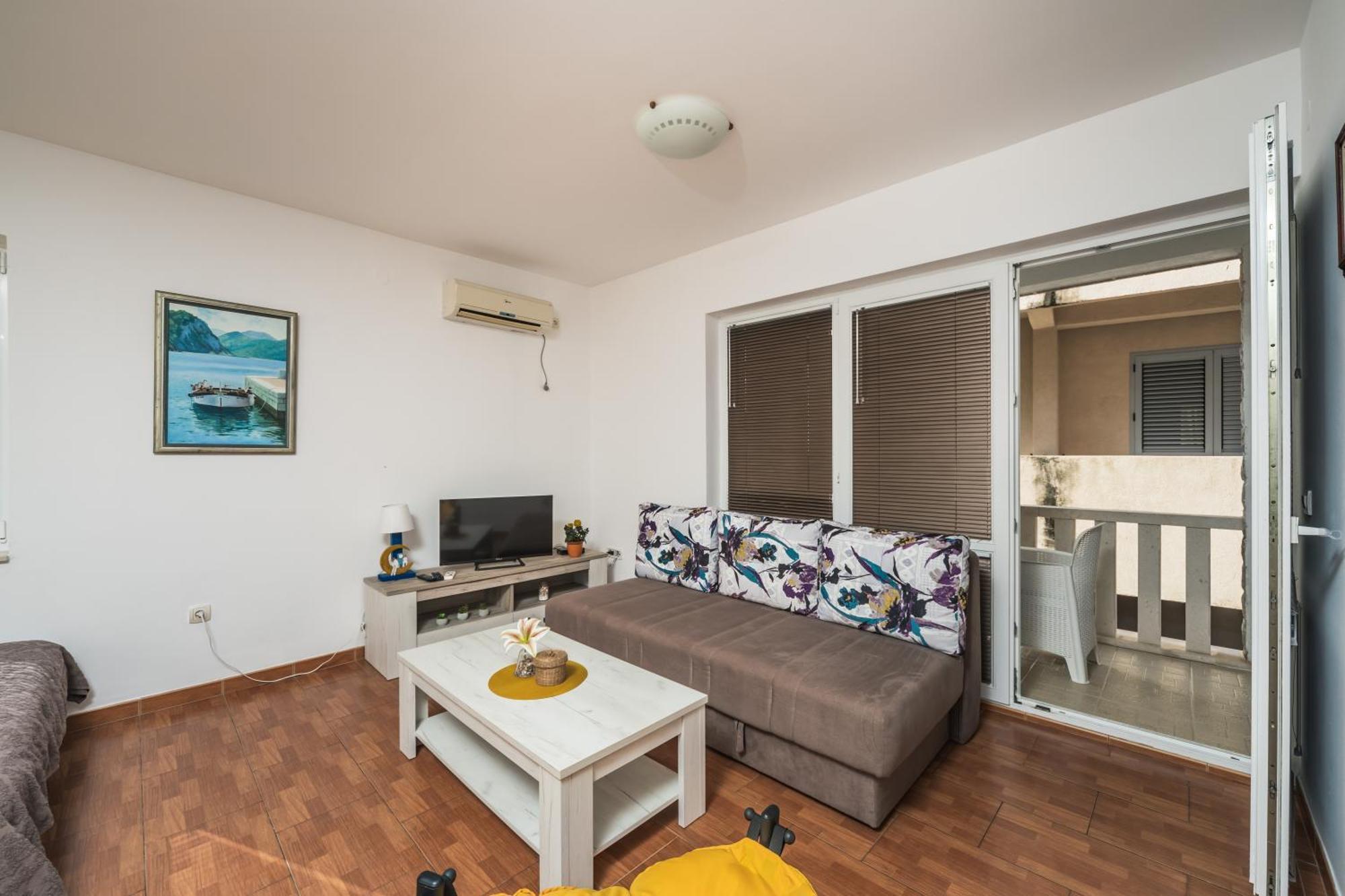 Apartments Franicevic Petrovac 外观 照片
